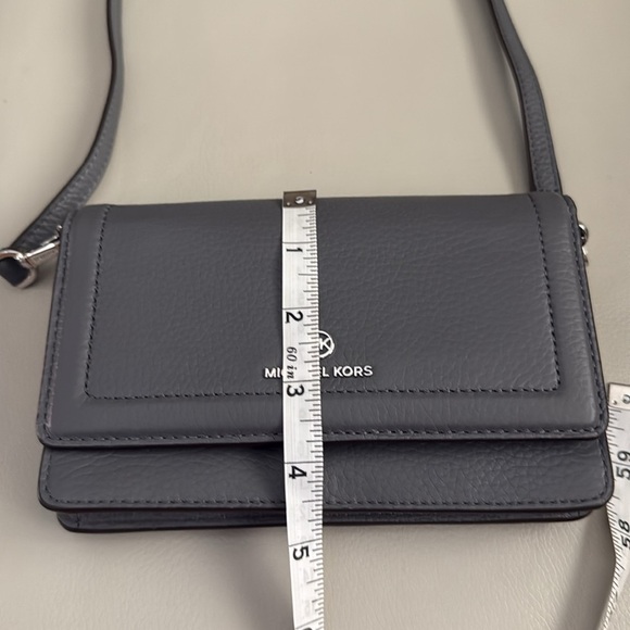 Michael Kors Gray Crossbody Wallet With Flap Closure And Back Pocket - Picture 13 of 13